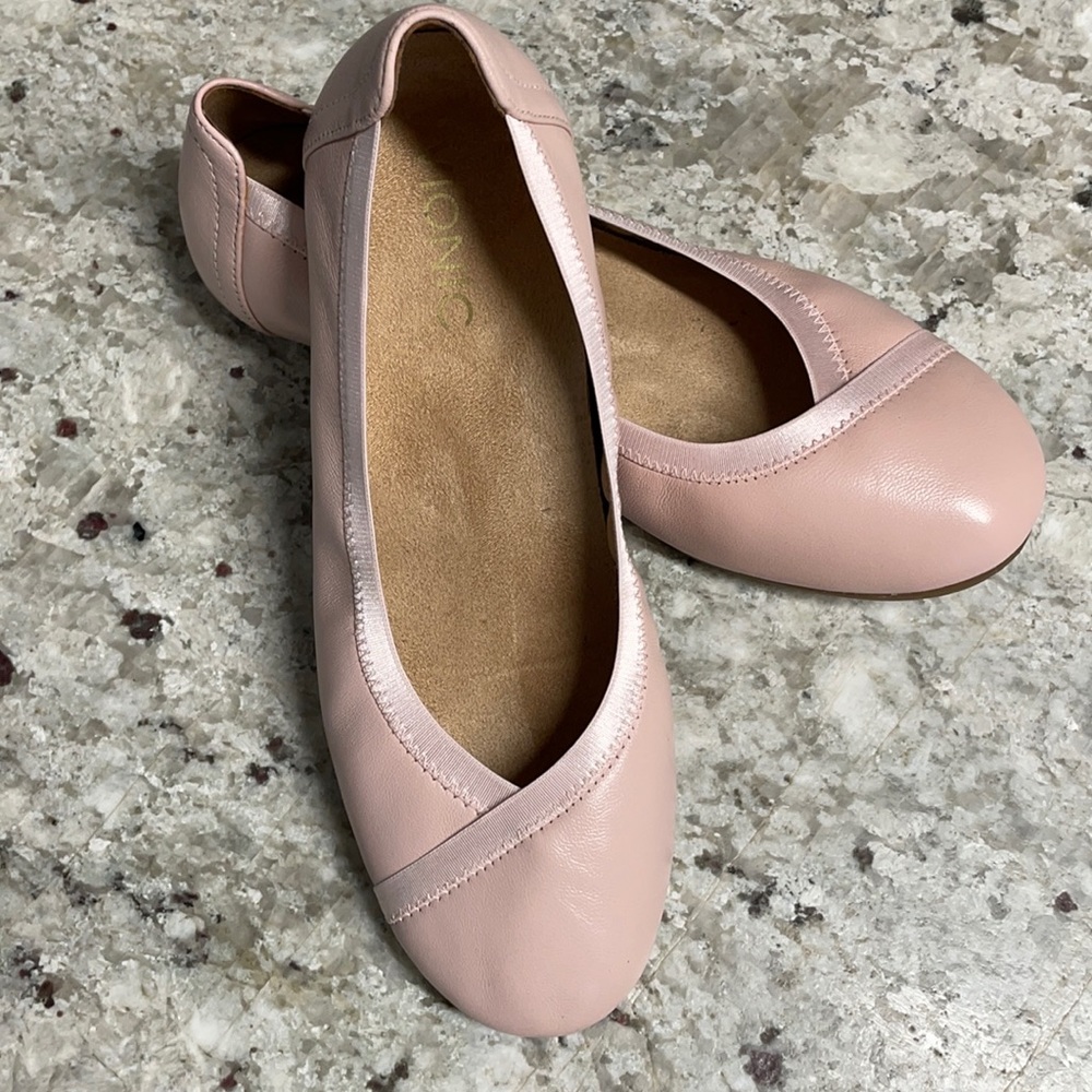 Women’s Vionic flats size 6.5